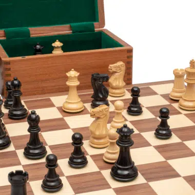 Alternative view of Ensemble Competition Echiquier en Bois de Noyer et d'Erable, Jeu d'Echecs en Bois de Buis & Coffret de Rangement en Bois de Rose Doré