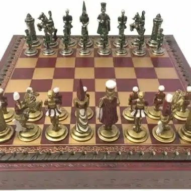 Alternative view of Ensemble Camelot Roi Arthur III Echiquier en Similicuir & Jeu d'Echecs en Métal Peint à la Main