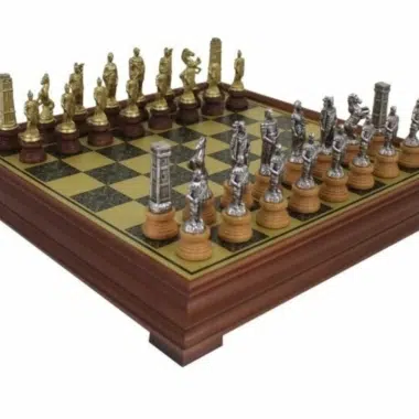 Ensemble Romains vs Barbares II Echiquier sur Pied en Bois Massif Effet Laiton & Jeu d'Echecs en Métal et Bois Massif