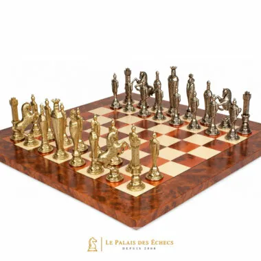 Ensemble Florentine Renaissance complet, pièces métalliques dorées et argentées sur échiquier en bruyère