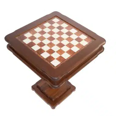 Table d'échecs vue de dessus, damier en marqueterie d'orme et hêtre