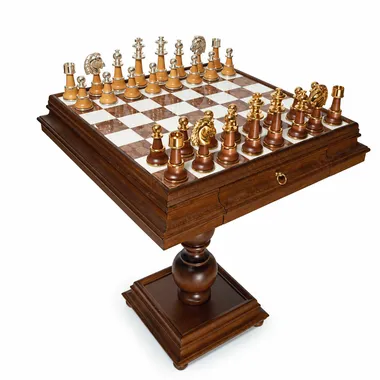 Table d'échecs sur pied tourné avec échiquier en marbre et pièces dorées argentées