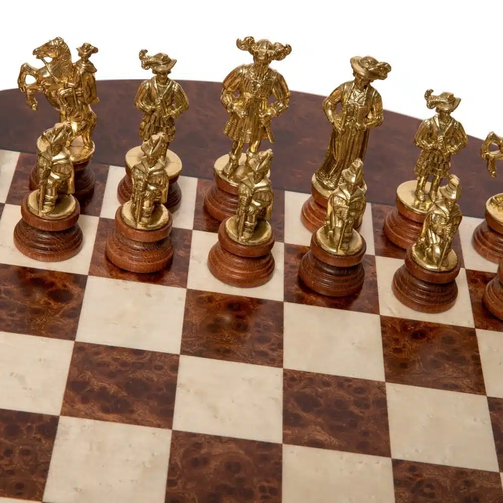 Ensemble "Lanzichenecchi" Table Ronde en Racine de Bruyère & Jeu d'Echecs en Bois et Métal – Image 2