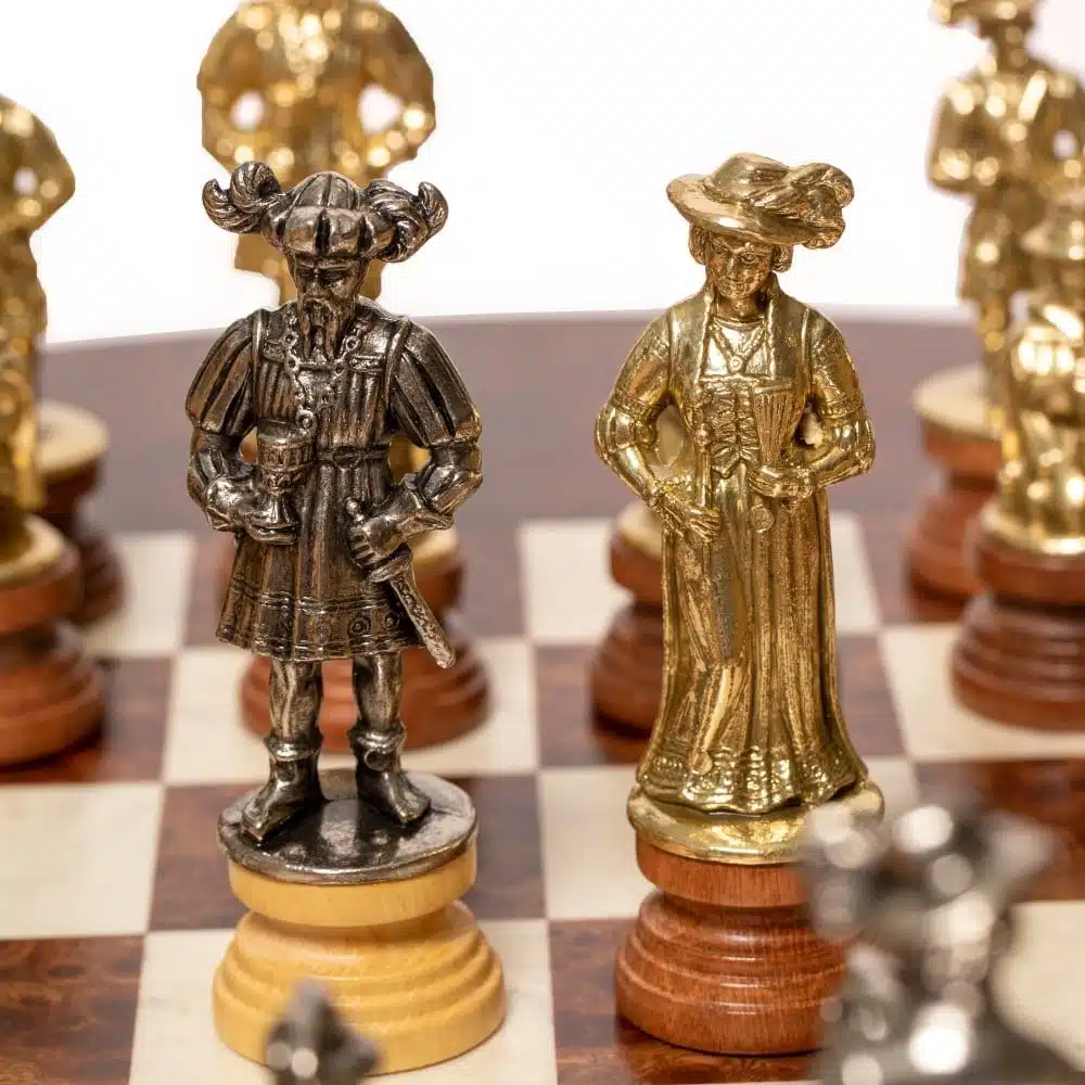 Ensemble "Lanzichenecchi" Table Ronde en Racine de Bruyère & Jeu d'Echecs en Bois et Métal – Image 7