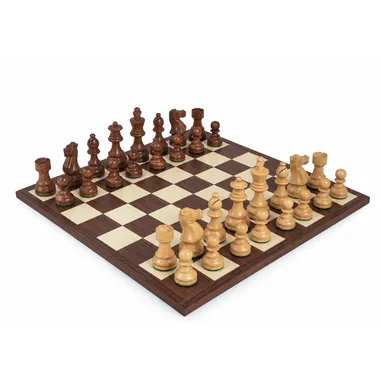 Ensemble Classic VII complet : échiquier en bois et pièces disposées en jeu