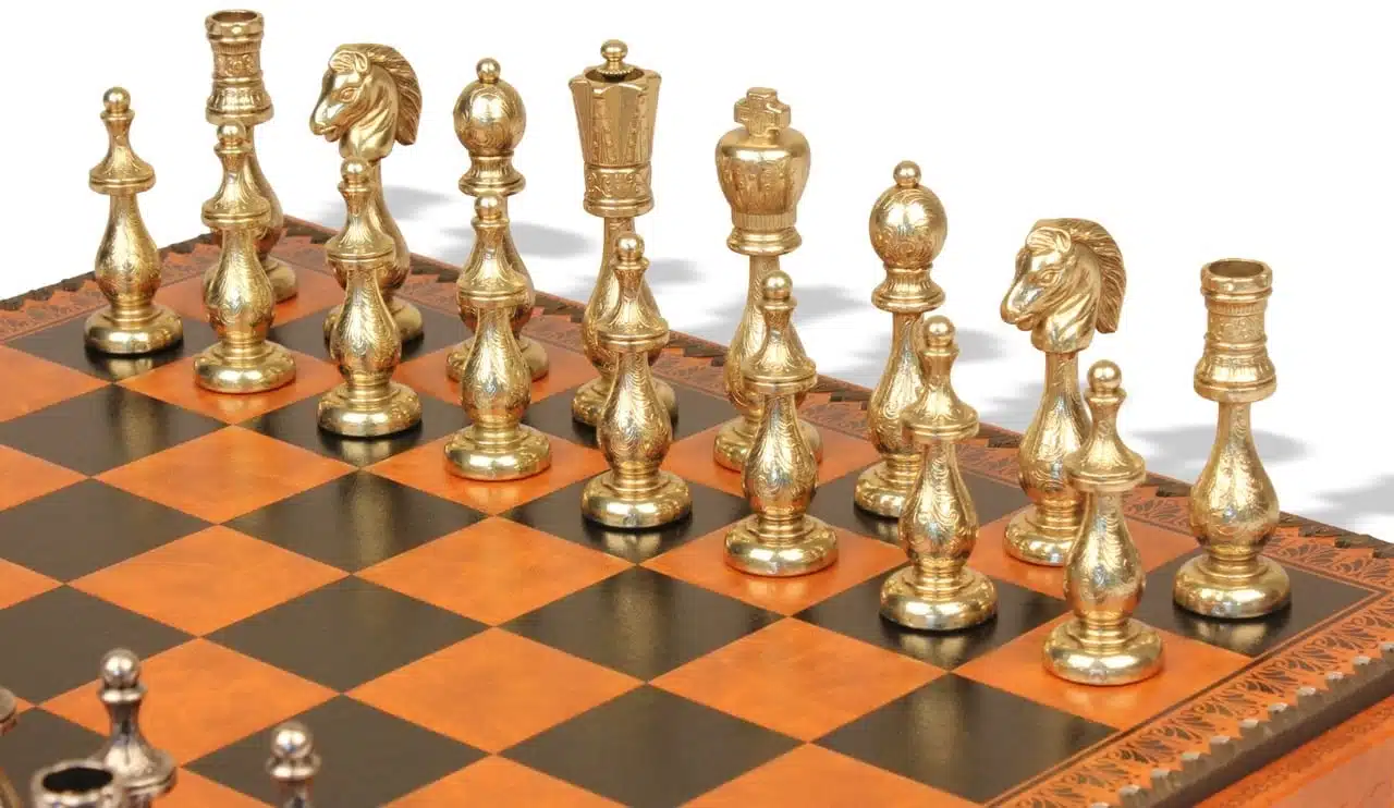 Ensemble Oriental Echiquier en Similcuir avec Rangement et Pièces d'Echecs en Métal Filigrane – Image 6