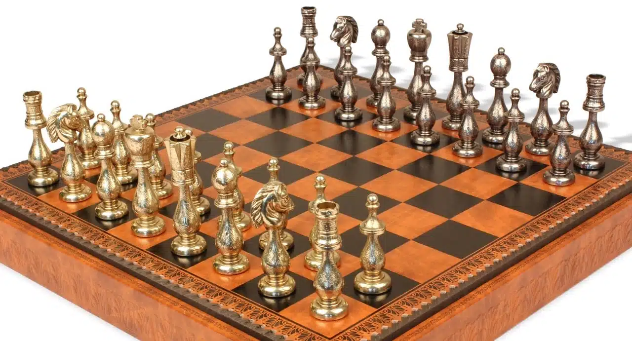 Ensemble Oriental Echiquier en Similcuir avec Rangement et Pièces d'Echecs en Métal Filigrane – Image 3