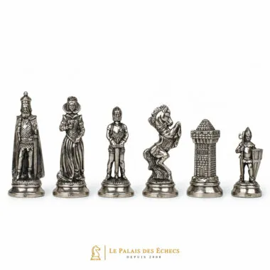 Pièces d'échecs Mary Stuart en métal argenté, détail de la reine et du cavalier
