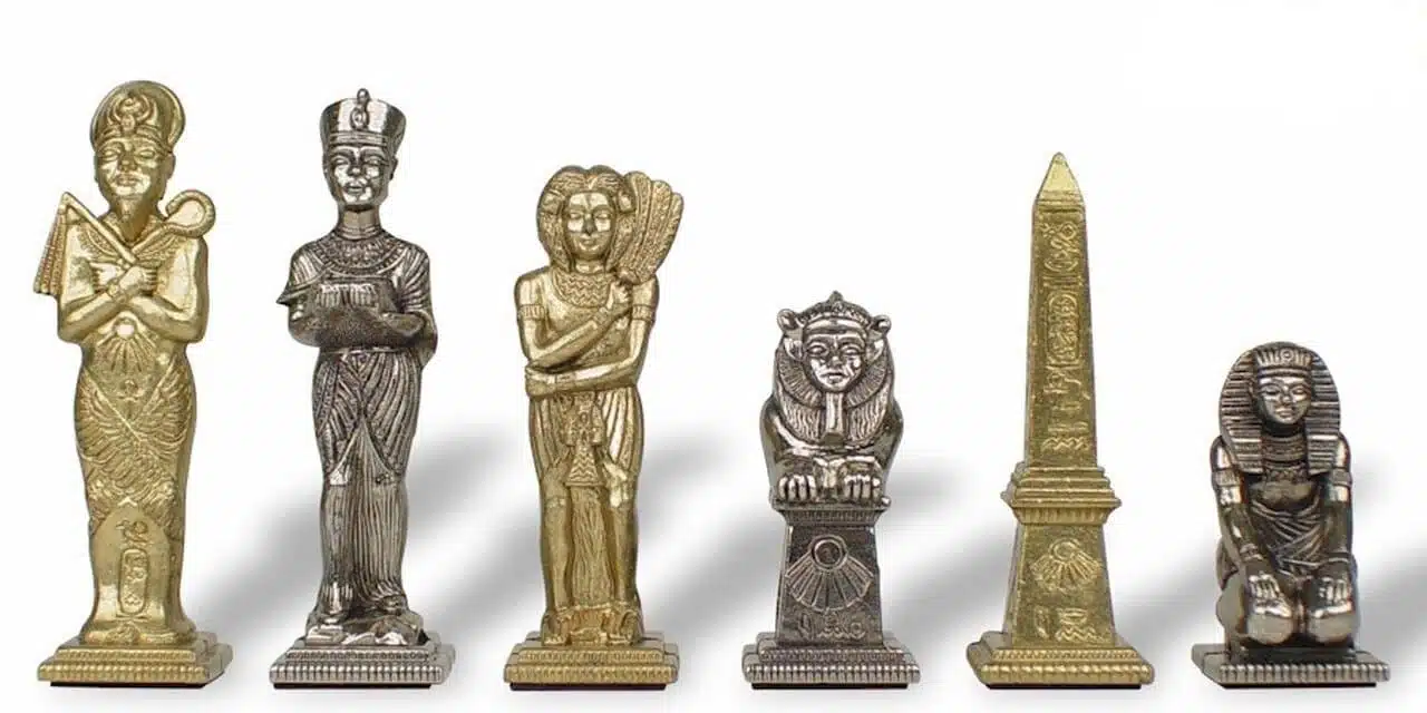 Figurines Egypte en Metal et Echiquier en Bois de Bruyere et Noyer Laqué – Image 4