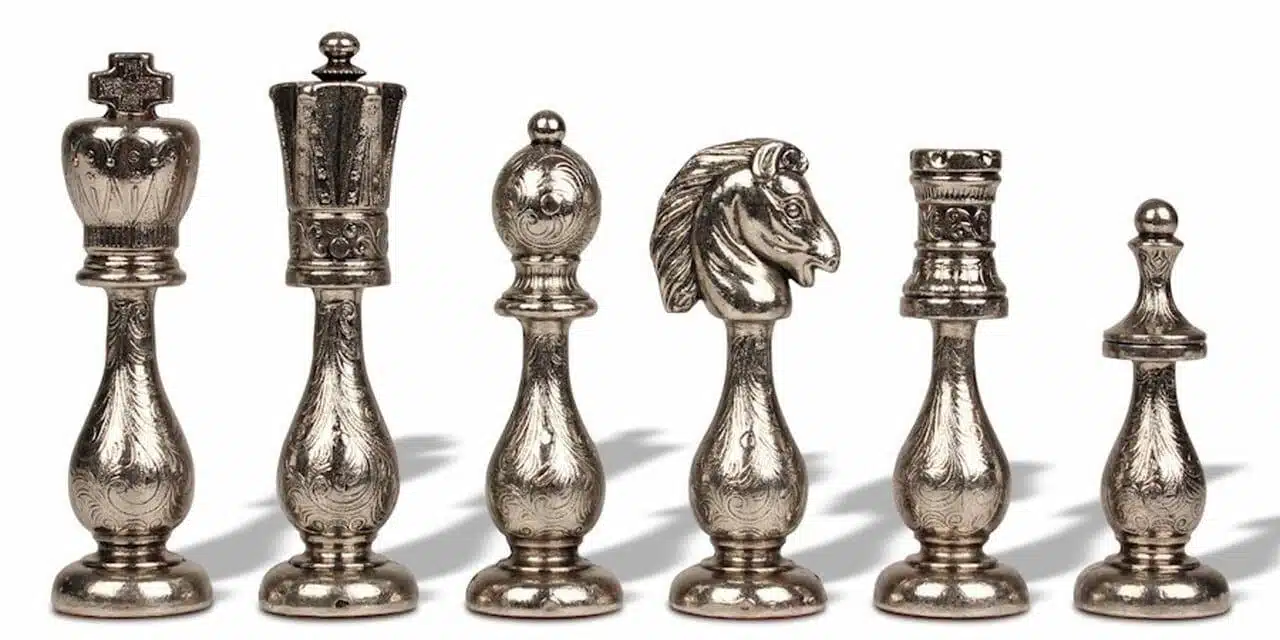 Ensemble Oriental Echiquier en Similcuir avec Rangement et Pièces d'Echecs en Métal Filigrane – Image 15