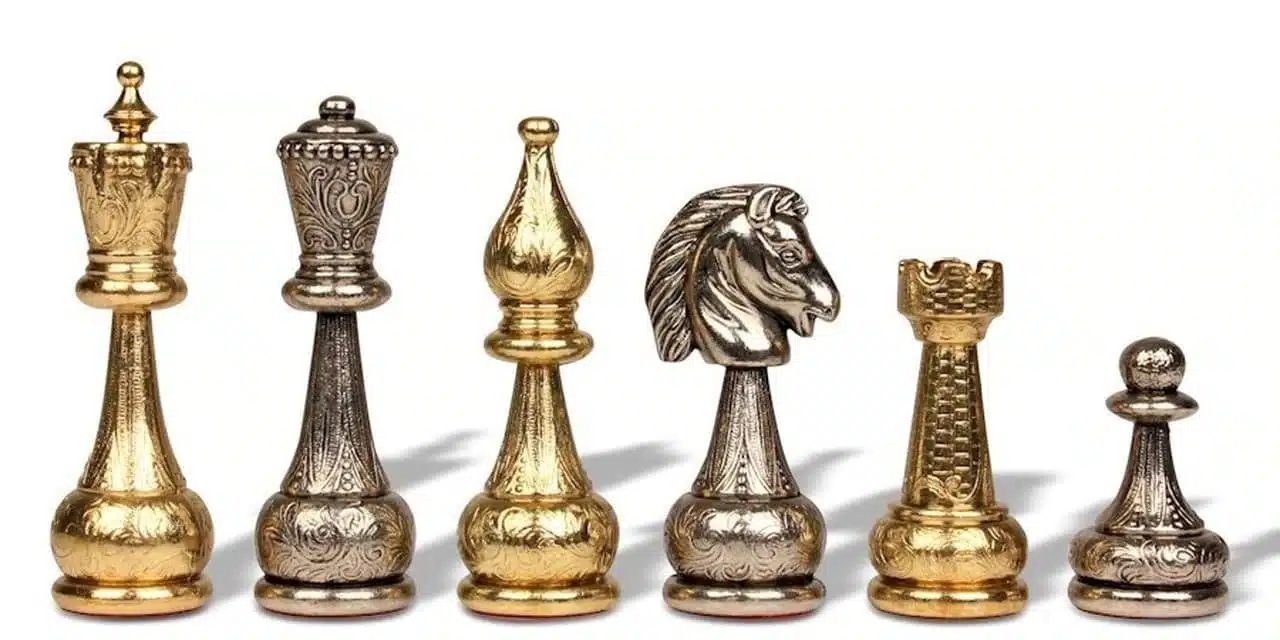 Pièces d'échecs Flowered, dame, fou, cavalier et tour dorés et argentés