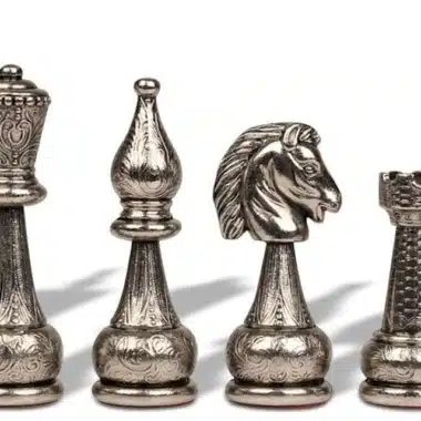 Pièces d'échecs Flowered, dame, fou, cavalier et tour entièrement argentées