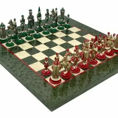 Ensemble Camelot Roi Arthur V Echiquier en Bois d'Erable Olive & Jeu d'Echecs en Métal Massif Peint à la Main