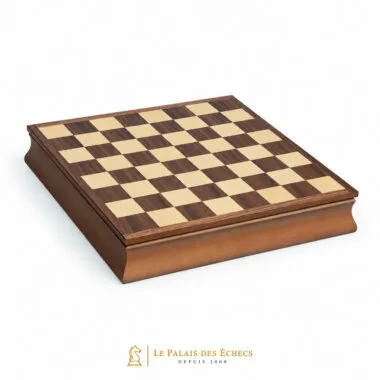 Échiquier en bois d'érable et de noyer fermé, vue de trois quarts
