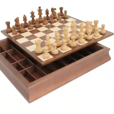 Ensemble Classic XIII Echiquier en Bois d'Erable et de Noyer avec Rangement et Jeu d'Echecs en Bois de Rose Doré