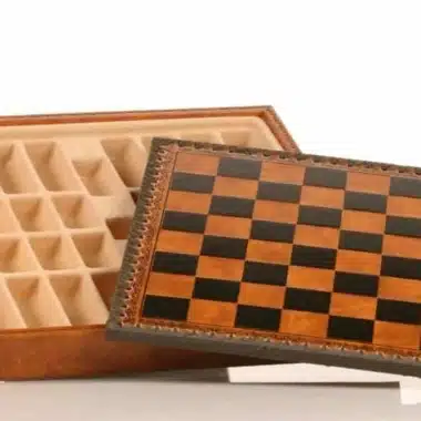 Ensemble Mary Stuart VII Echiquier avec Rangement et Jeu d'Echecs en Métal – Image 12