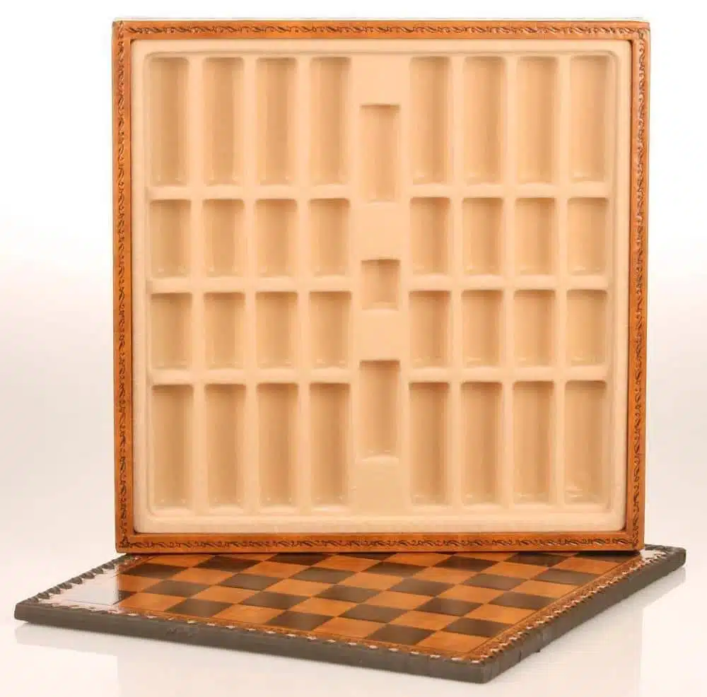 Ensemble Oriental Echiquier en Similcuir avec Rangement et Pièces d'Echecs en Métal Filigrane – Image 19