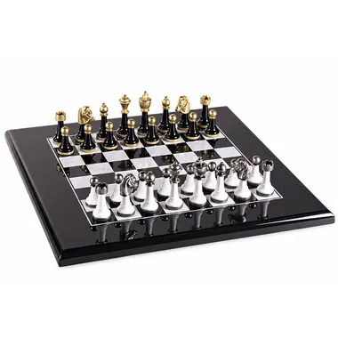 Ensemble Staunton Design II complet sur échiquier laqué noir et blanc brillant