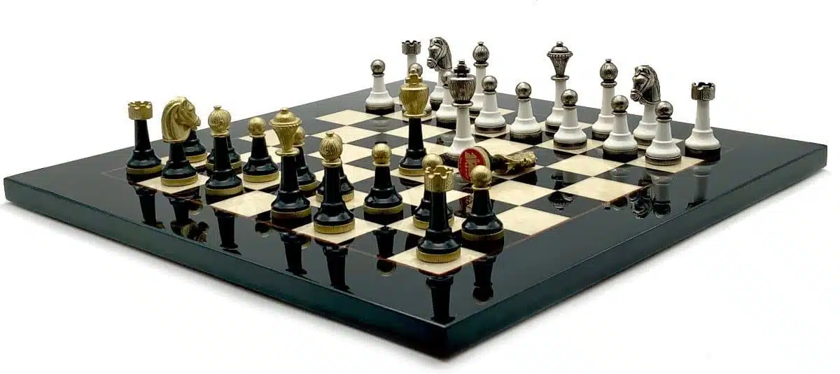 Ensemble Staunton Design IV Echiquier en Bois d'Erable et Jeu d'Echecs en Bois et en Métal – Image 2