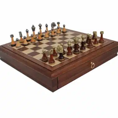 Alternative view of Ensemble Classic XIV Echiquier en Bois de Noyer et Jeu d'Echecs en Métal et Bois