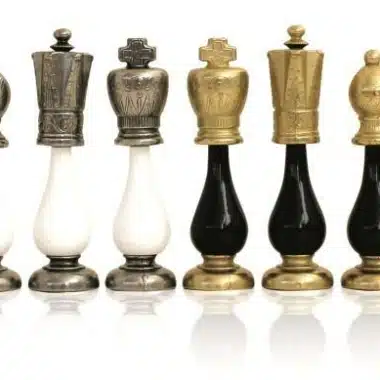 Jeu d'Echecs Noir et Blanc en Métal et Bois