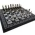 Ensemble Bicolore IV Noir et Blanc Echiquier en Bois et Pièces Echecs en Métal et Bois
