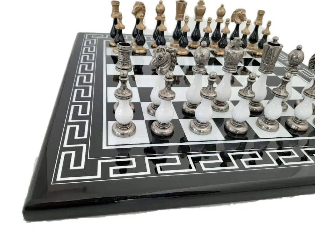 Ensemble Bicolore IV Noir et Blanc Echiquier en Bois et Pièces Echecs en Métal et Bois – Image 2