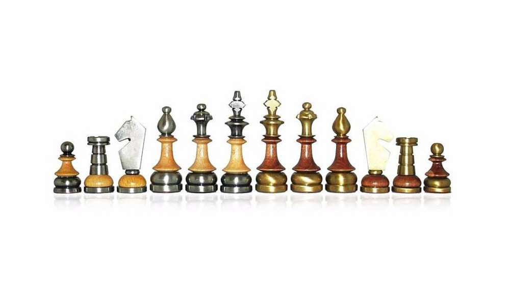 Ensemble "Stylisé" Echiquier sur Pied Rond en Bois de Bruyère et d'Orme & Jeu d'Echecs en Bois et Laiton