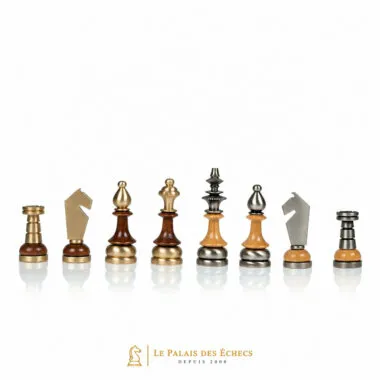 Jeu d'échecs stylisé en bois et laiton massif, alignement complet des huit pièces