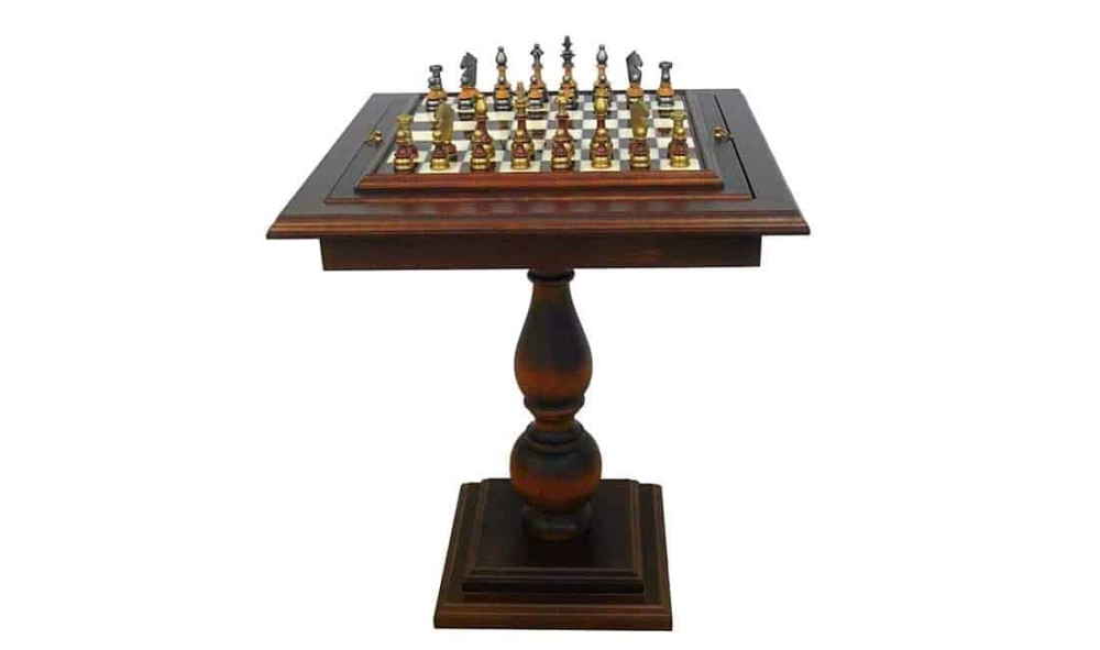 Ensemble "Stylisé II" Table en Bois d'hêtre, plateau en Albâtre et Marbre et Jeux d'Echecs en Bois et Laiton Massif