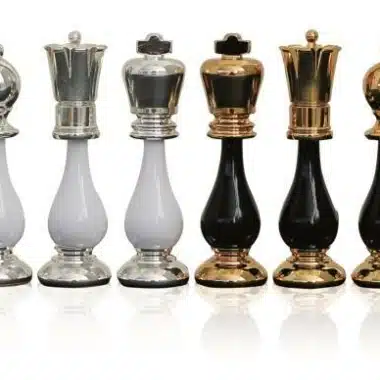 Jeu d'Echecs Noir et Blanc en Bois et Laiton Massif Plaqué Or 24 Carats et Argent
