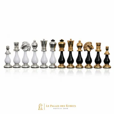 Rois et dames en bois et laiton plaqué or et argent alignés