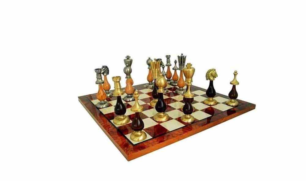 Ensemble "Giant Oriental Haut de Gamme" Echiquier en Bois d'Orme et de Bruyère Laqué & Jeu d'Echecs en Laiton et Bois Massif