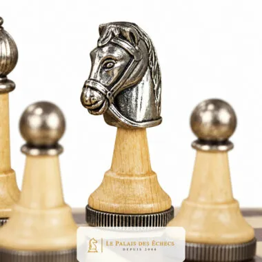 Cavalier en métal argenté à tête de cheval du jeu d'échecs Classic II