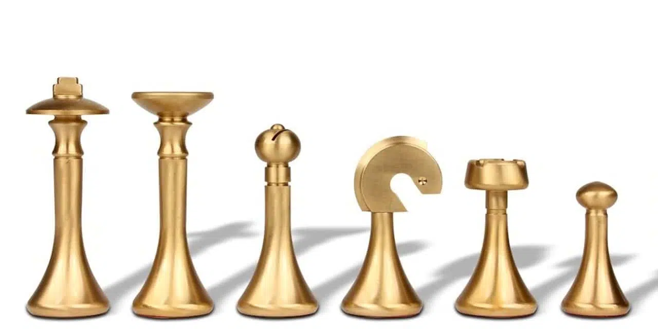 Ensemble Contemporain Gris Echiquier en Bois d'Erable & Jeu d'Echecs en Laiton Massif – Image 8