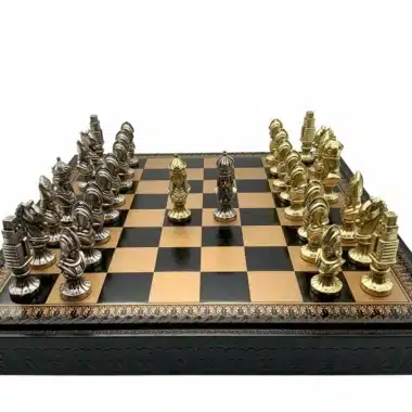 Alternative view of Ensemble Medieval III Echiquier en Similicuir & Jeu d'Echecs en Métal