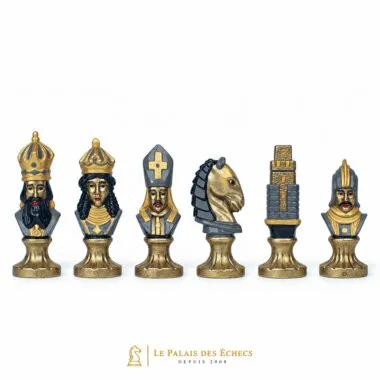Pièces Moncada III vues sous un autre angle, détails des visages peints