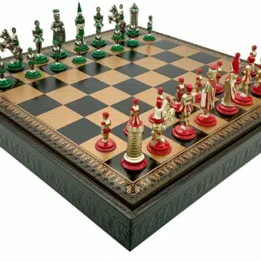 Ensemble Camelot Roi Arthur IX Echiquier en Similicuir & Jeu d'Echecs en Métal Peint à la Main
