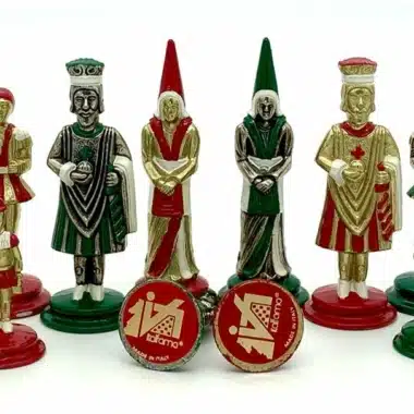 Alternative view of Jeu d'Echecs en Métal Peint à la Main Camelot et La Légende du Roi Arthur