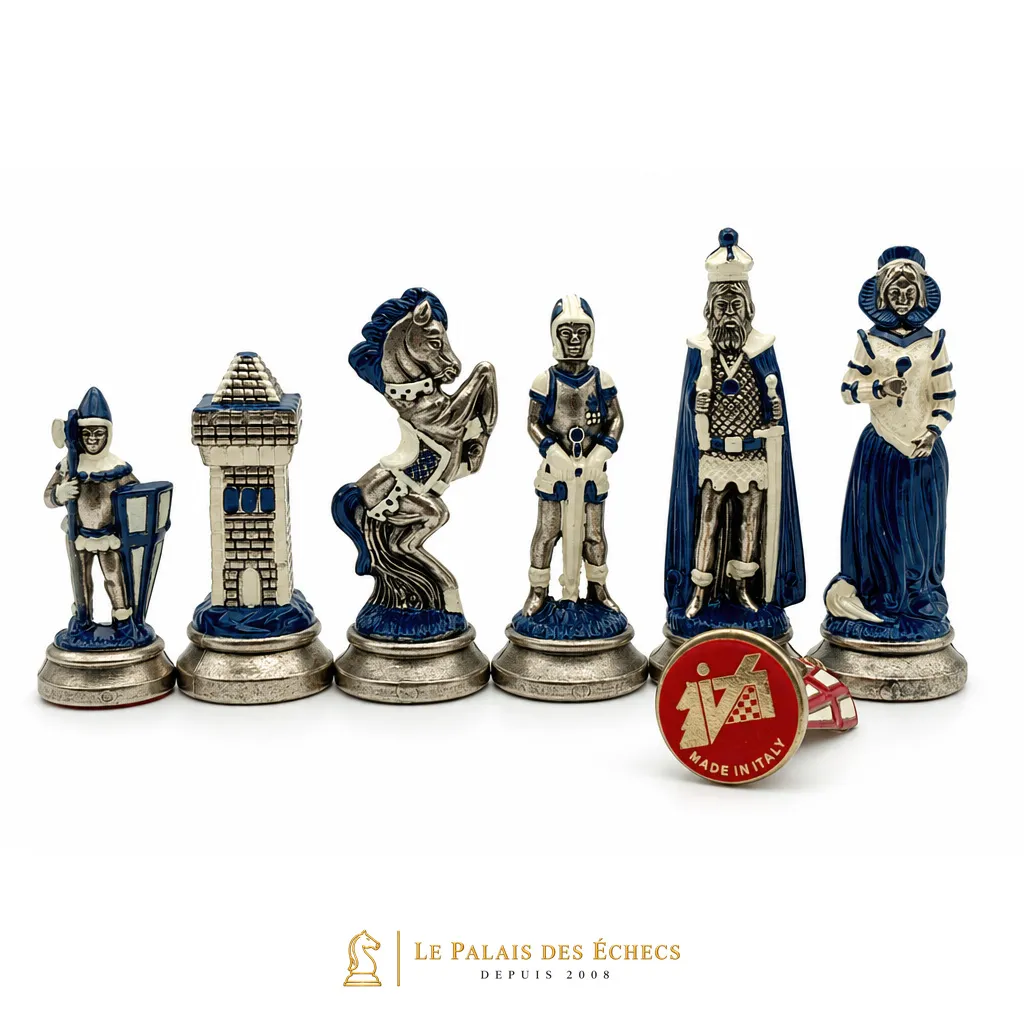 Pièces d'échecs Mary Stuart IV en bleu et argenté, détail de la tour, du cavalier et du roi