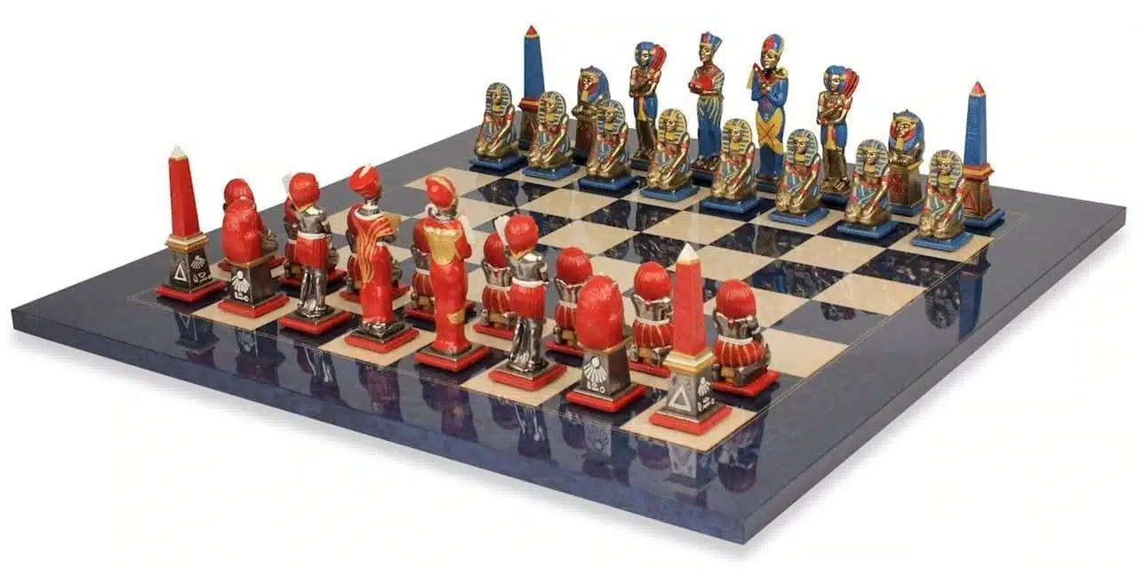 Ensemble Egypte III Echiquier en Bois d'Erable & Jeu d'Echecs en Métal Massif Peint à la Man