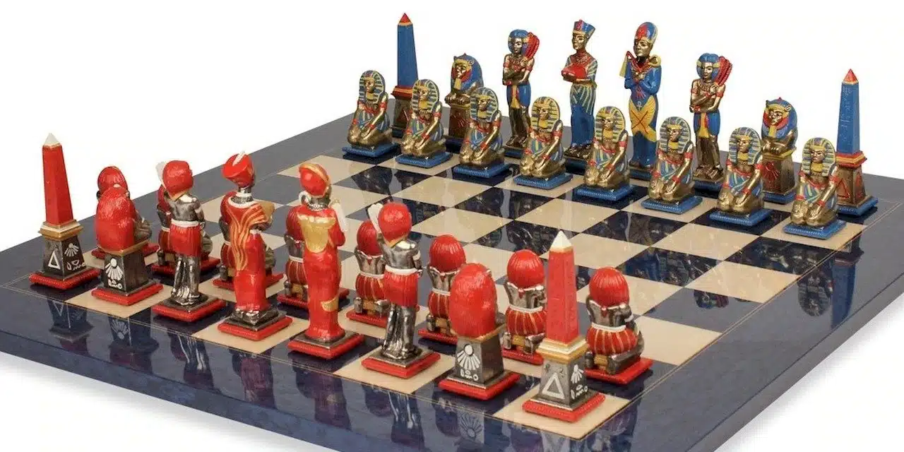 Ensemble Egypte III Echiquier en Bois d'Erable & Jeu d'Echecs en Métal Massif Peint à la Man – Image 2