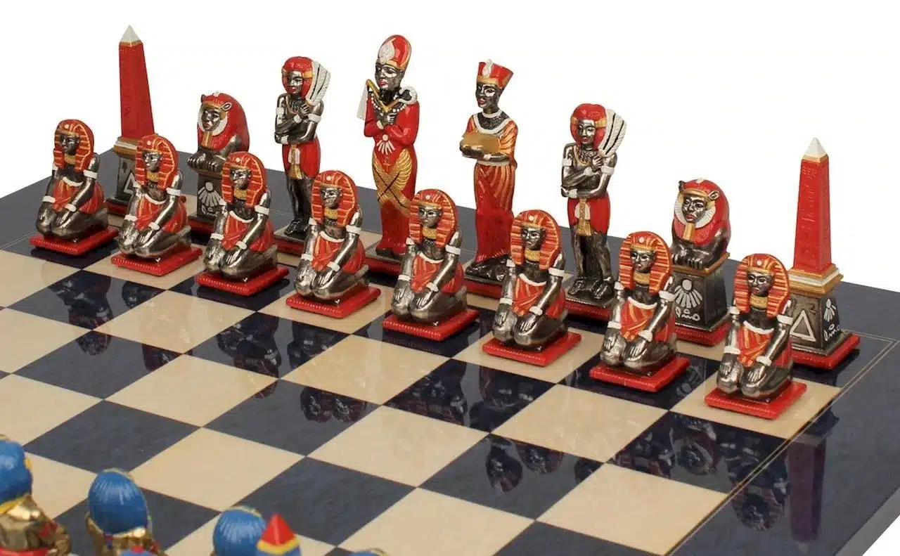 Ensemble Egypte III Echiquier en Bois d'Erable & Jeu d'Echecs en Métal Massif Peint à la Man – Image 3