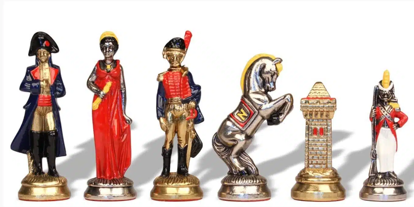Ensemble Napoleon Waterloo Echiquier en Bois d'Erable et Pièces d'Echecs en Métal Peint à la Main – Image 5