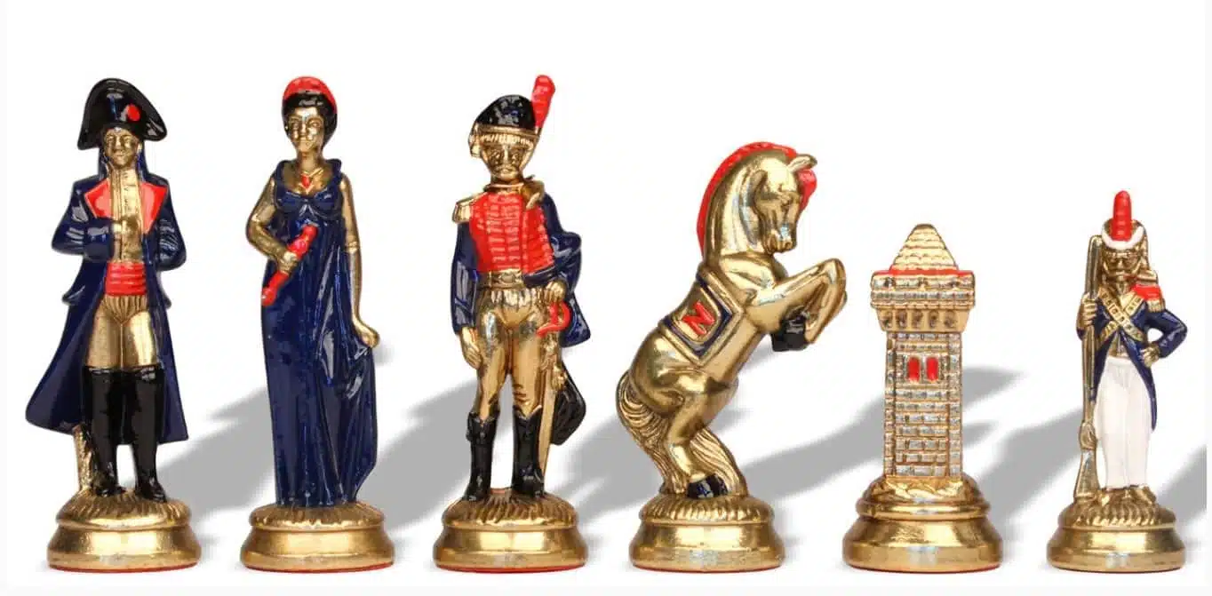 Ensemble Napoleon Waterloo Echiquier en Bois d'Erable et Pièces d'Echecs en Métal Peint à la Main – Image 6