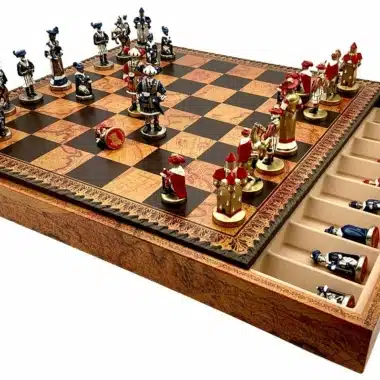 Alternative view of Ensemble Lanzichenecchi Mercenaires II Echiquier avec Rangement et Jeu d'Echecs en Métal Peint à la Main