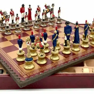 Alternative view of Ensemble Napoléon III Echiquier en Similicuir Rouge et Jeu d'Echecs en Métal Peint à la Main