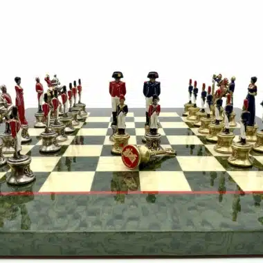 Alternative view of Ensemble Napoléon III Haut de Gamme Echiquier en Bois d'Erable Vert Marbré Brillant et Jeu d'Echecs en Métal Peint à la Main