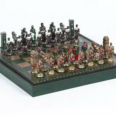 Ensemble Romains vs Barbares : Echiquier en Similicuir & Jeu d'Echecs en Métal Peint à la main