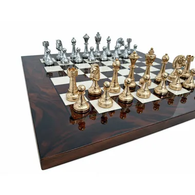 Vue en angle du jeu d'échecs Classic Flower 6 sur échiquier en ronce de noyer
